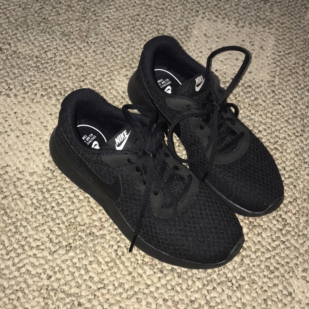 Black nike sneakers